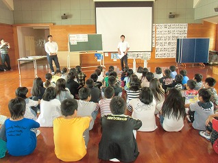 川崎東小学校での租税教室の様子